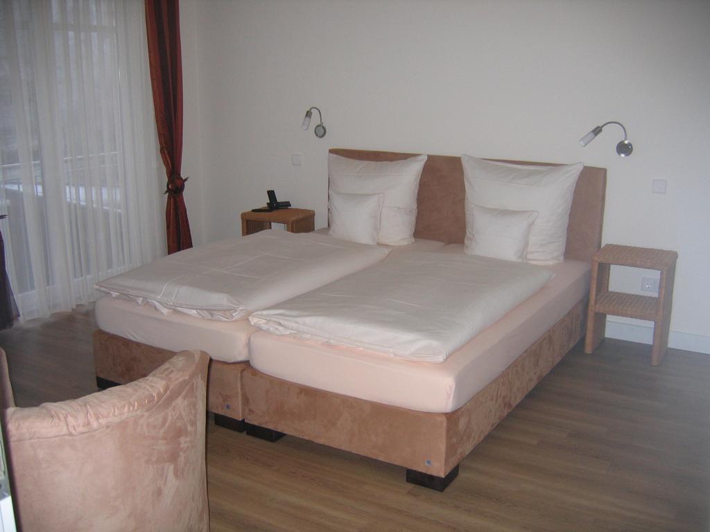 Gaestehaus Oswald Forst an der Weinstrasse Δωμάτιο φωτογραφία